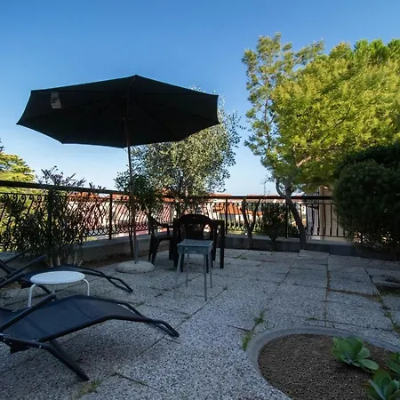 Luminoso Appartamento Con Ampia Terrazza San Bartolomeo Al Mare Exterior photo